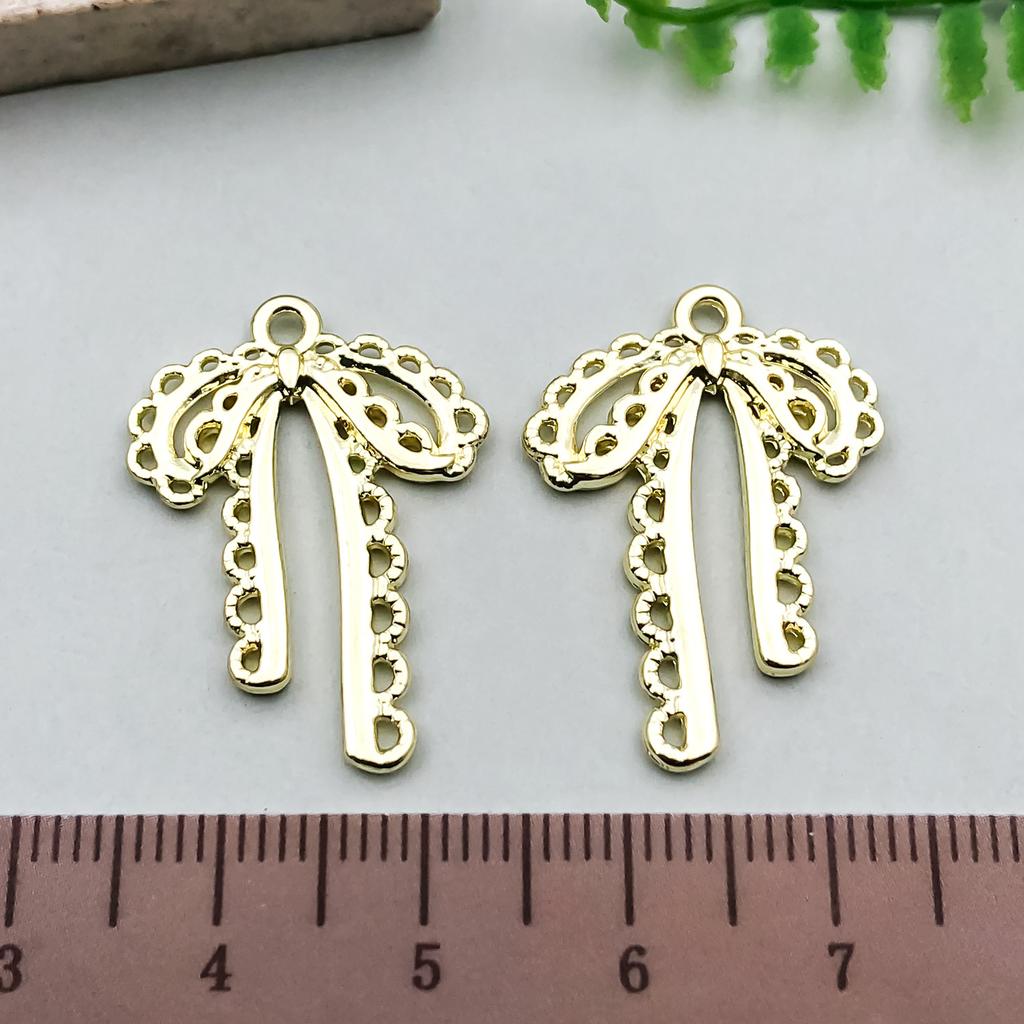Hängender Vergoldeter Farbechthaltender Diy Schleife Hohl Anhänger Anhänger, Legierung Halskette, Armband, Ohrringe, Handgefertigter Schmuckzubehör