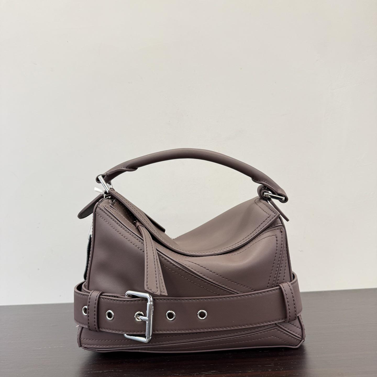 

Autumn Geometric Biker Bag: Unisex High-End Genuine Leather Handbag, Shoulder & Crossbody Bag 25*10*18cm
