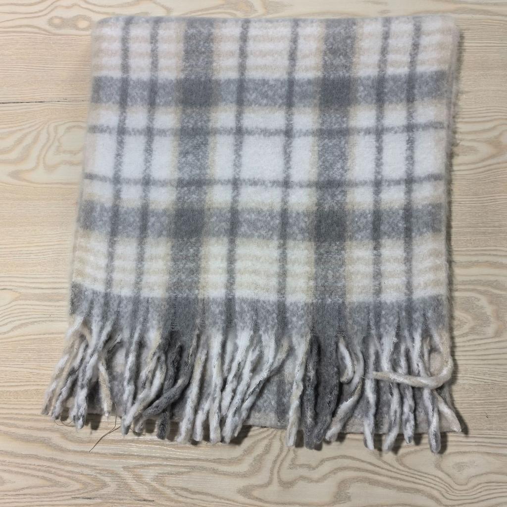 New Maillard Dopamine Plaid Scarf Women's Nordic Autumn and Winter Soft Waxy Warm Circle Yarn Contrasting Color Plaid Scarf