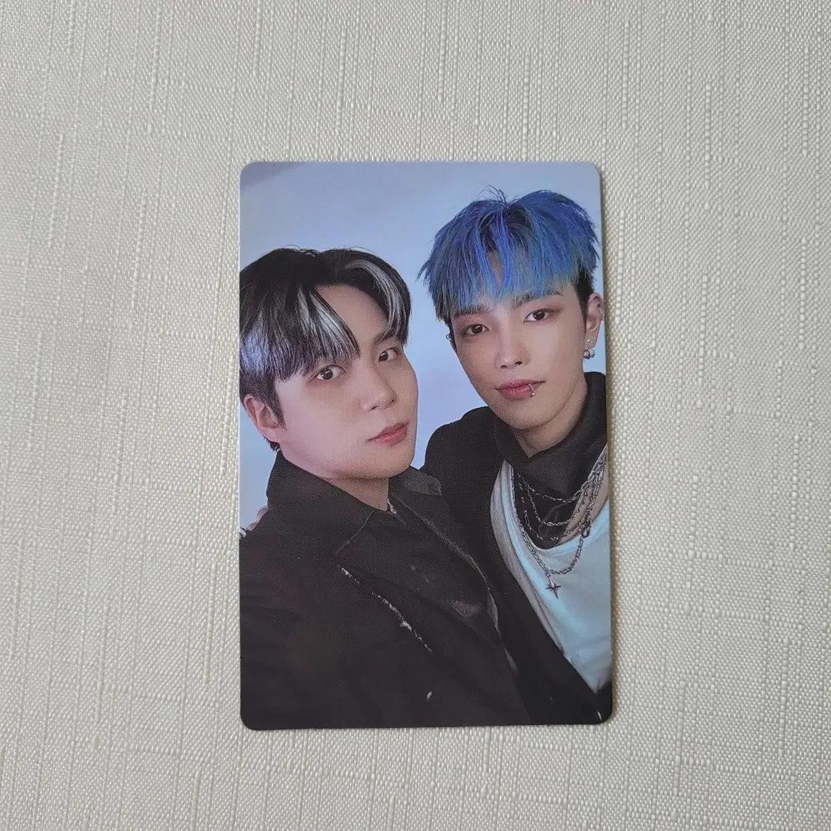 

Фотокарточка Atez Фотокарточка Ateez Хонджун Чонхо