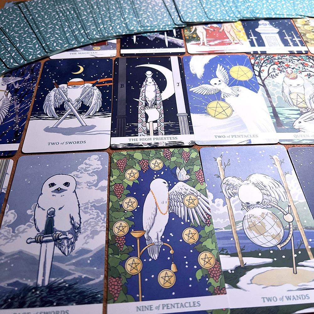 Ghid de bufniță capricioasă de tarot alb Winny de 12*7 cm pentru lecturi intuitive și auto-descoperire cu margini aurite, ambalat în cutie rigidă