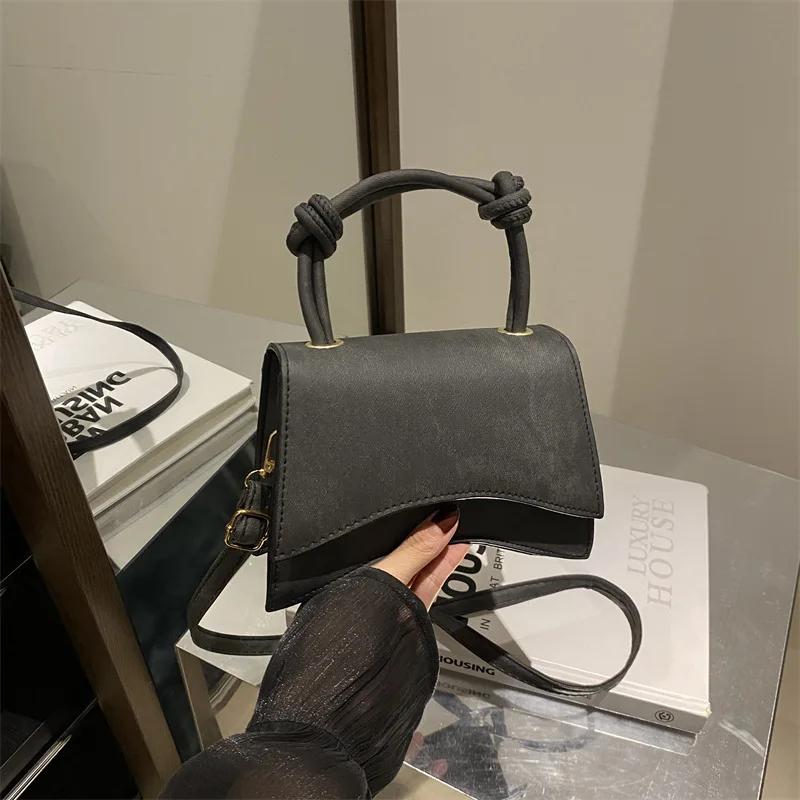 Fashionable Women's Shoulder Bag Pure Color Trendy Crossbody Bag Simple Casual Diagonal Bag Small Square Bags for Autumn Bolsos