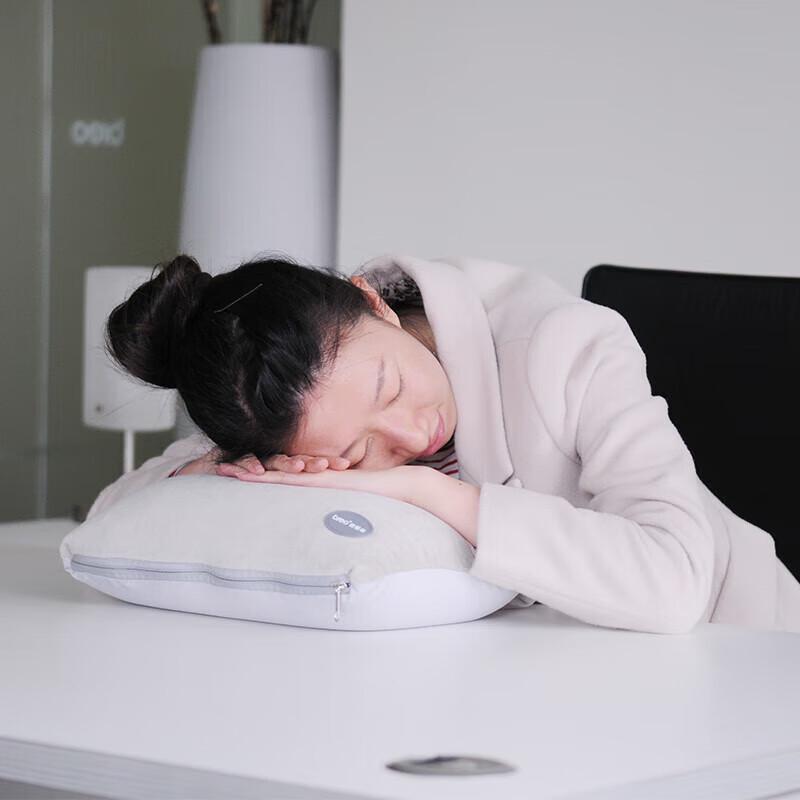 Breo Cilaisen Heated Massage Blanket with Pillow