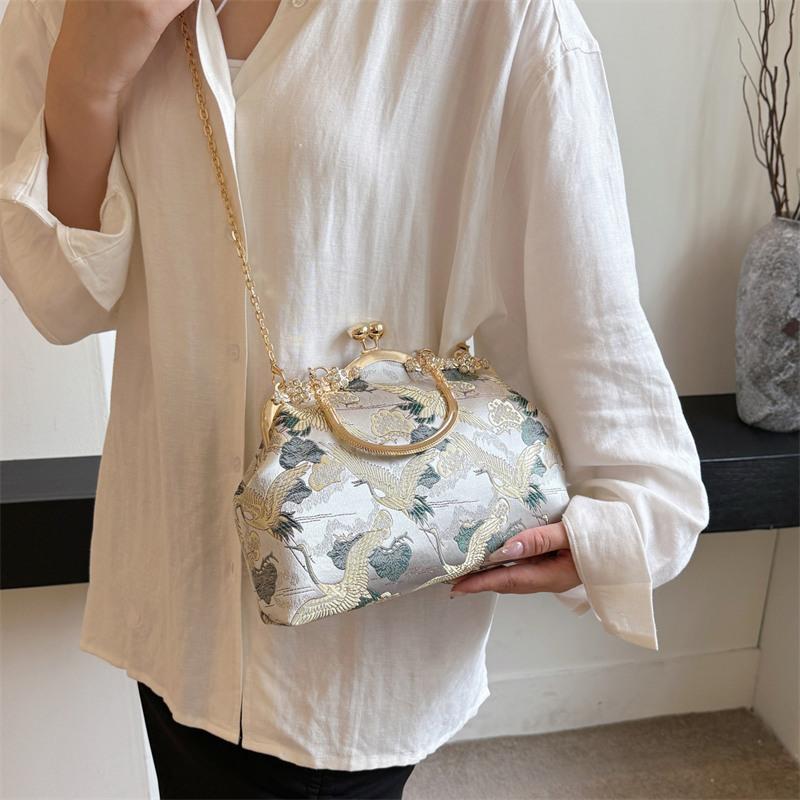 Dameveske Ny gullkjedeveske Kvinne Bankett Håndveske Motebrodert veske Små skuldervesker Høykvalitets Party Messenger Bag