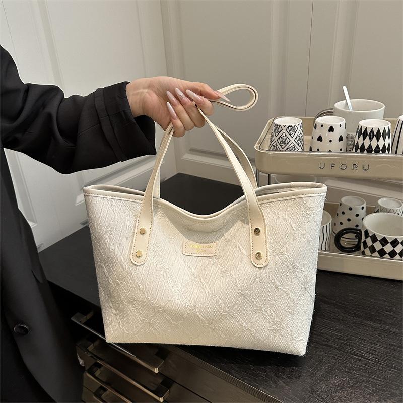 2025 New High-end Niche Design Armpit Bag Fashionable Casual Shoulder Bag Trendy Personalized Simple Tote Bag