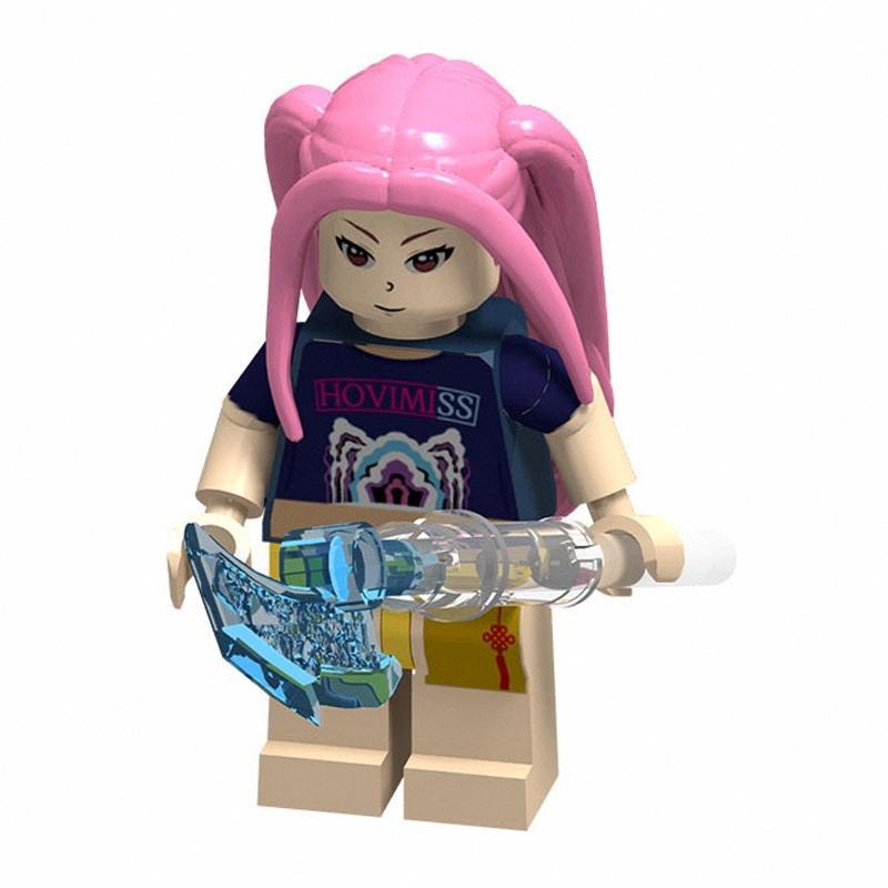 KPop Dämonenjäger, eine Gruppe von Dämonenjägern, bauen mit Lumi Bausteine und setzen Spielzeugbausteine mit Puppen zusammen.