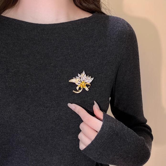 Crystal Bouquet Brooch for Women Inlaid Rhinestone Flowers Plants Lapel PinsClothing Accessories Jewelry