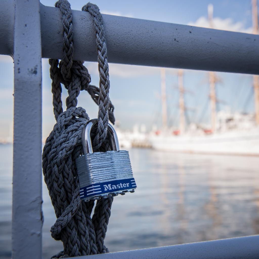 Master Lock Laminated Padlock with Key, 59x40x21 mm
