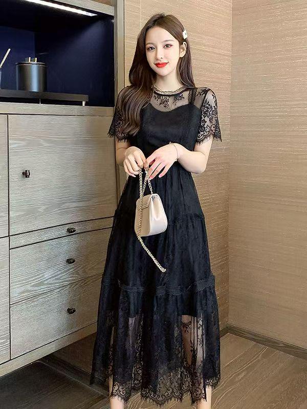 

Black Hollow Mesh Lace Short-Sleeve Dress – Retro & Alluring French Style, Slimming Waist-Cinching Design for the Mature Woman. XL