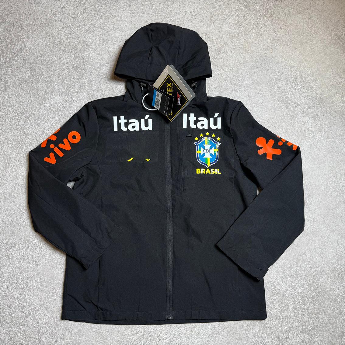 Nema has the same Brazilian trench coat, football jersey, jacket, windproof and waterproof sports football training jersey. S