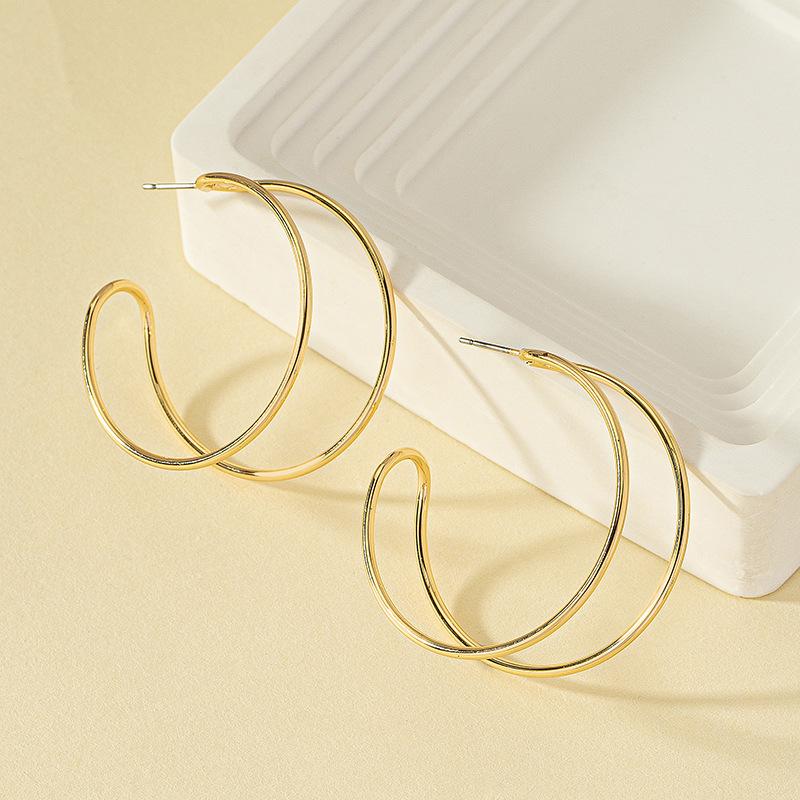 

Маленькие дизайнерские двухслойные геометрические круглые серьги, женские минималистичные темпераментные модные серьги для путешествий