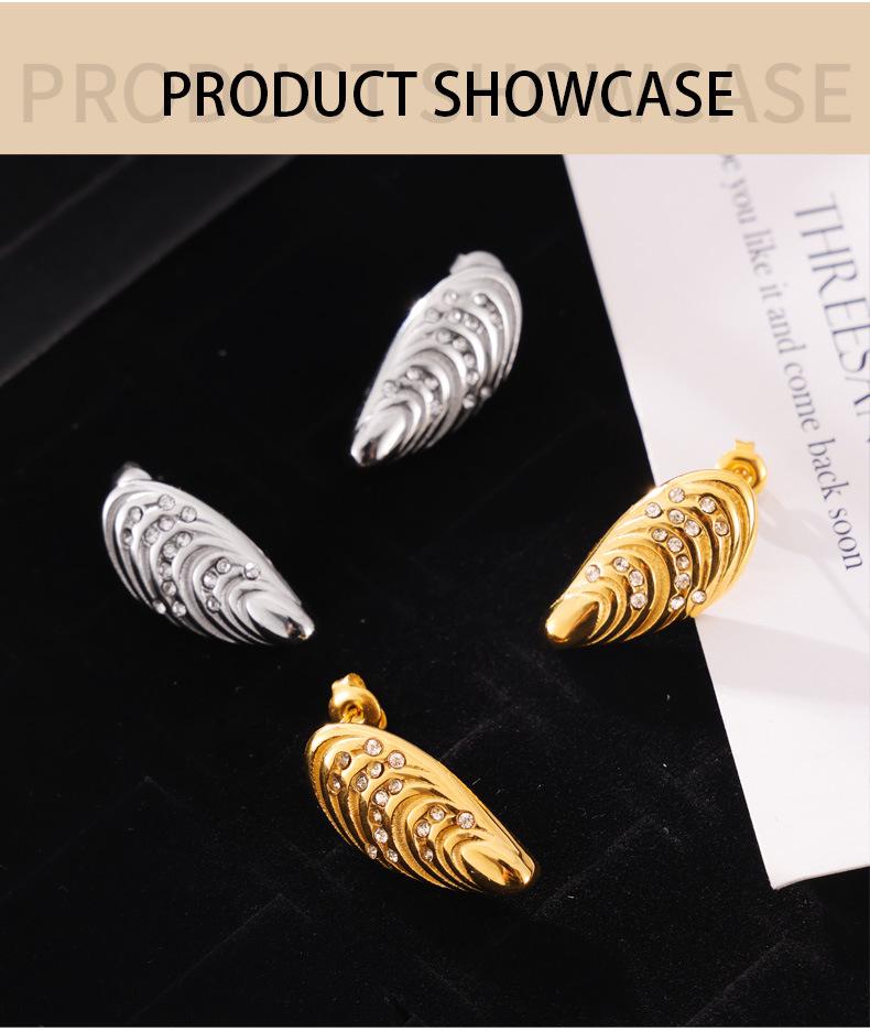 Retro Gold Texture Shell Stud Earrings with Inlaid Diamonds - Non-fading Stainless Steel Design