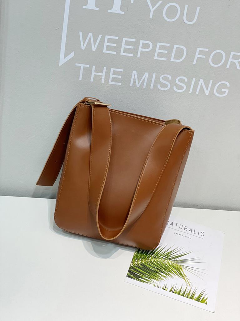 New minimalist, trendy and persalized single shoulder bucket bag suitable for daily commuting and short business trips