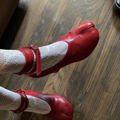 Fashion Cylindrical Heel Tabi Pumps Front Buckle High Heels Novel Design Split Toe Leather Shoes Custom Multi-Color Women Handmade Shoes