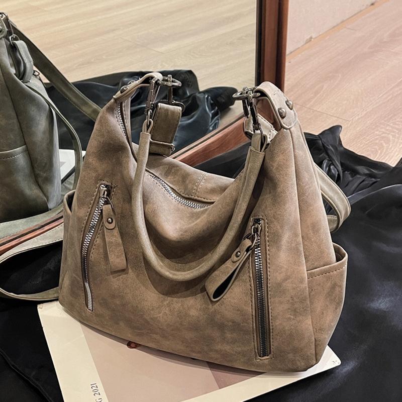 

Autumn and Winter New Large Capacity Bag, Women s Versatile Retro Frosted Crossbody Bag, Textured Single Shoulder Commuting Tote Bag сірий колір