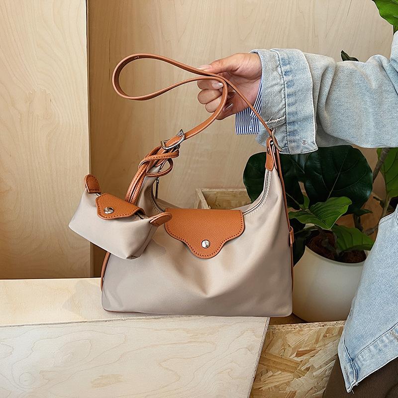 Canvas Bag Women's Large Capacity 2025 New Autumn and Winter Versatile Casual Shoulder Messenger Bag Premium Commuter Tote Bag