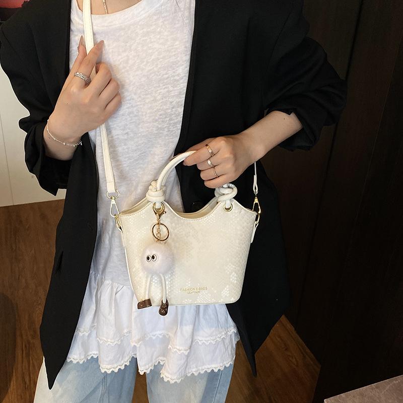 Portable bucket bag women's 2025 new summer fashion handbag versatile commuter casual shoulder messenger bag