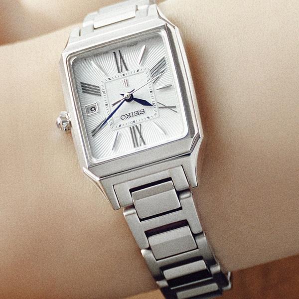 Seiko Dámské SSVW209 (Dámský kovový pásek LUKIA Grow solární rádiem řízený) Stříbrné čtvercové hodinky