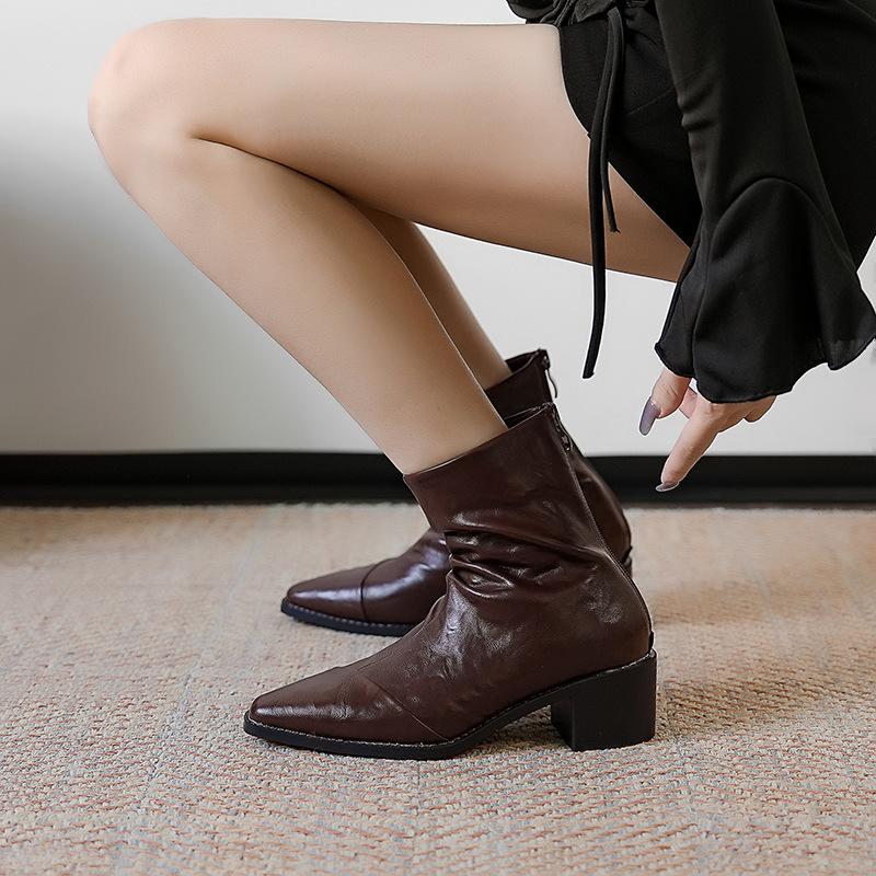 5083-3 autumn and winter fashionable pointed cowboy boots, design sense V-mouth soft leather thin Martin boots thick sole