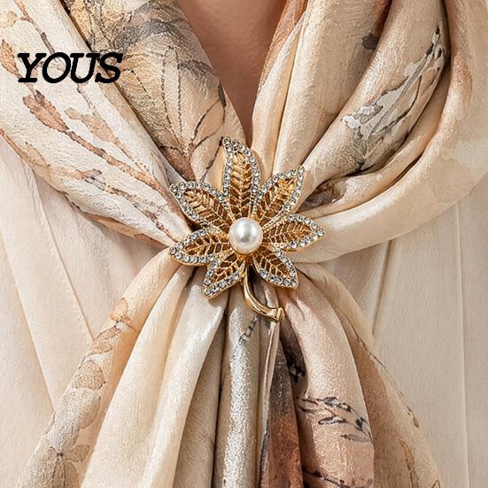 Jewelry Pin Hollow Maple Leaf Shape Brooch, Retro Floral Brooch with Strong Solid Metal Buckle Design, Electroplating Anti-Oxidation Badge for