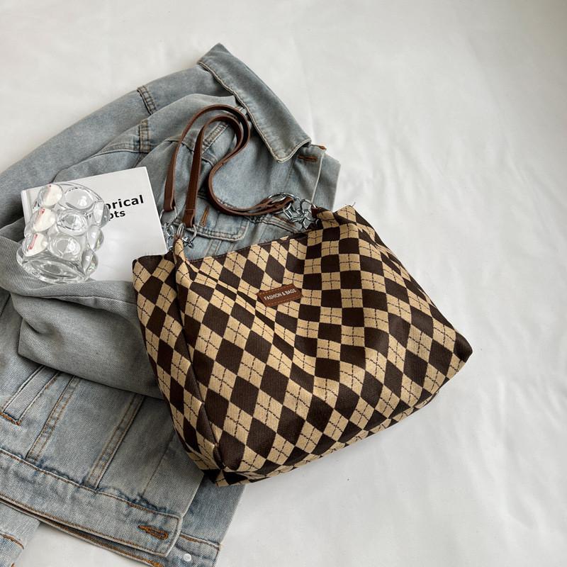 

Stylish Large Capacity Cotton Tote Bag With Stitching Trendy Street Style Shoulder Bag хакі