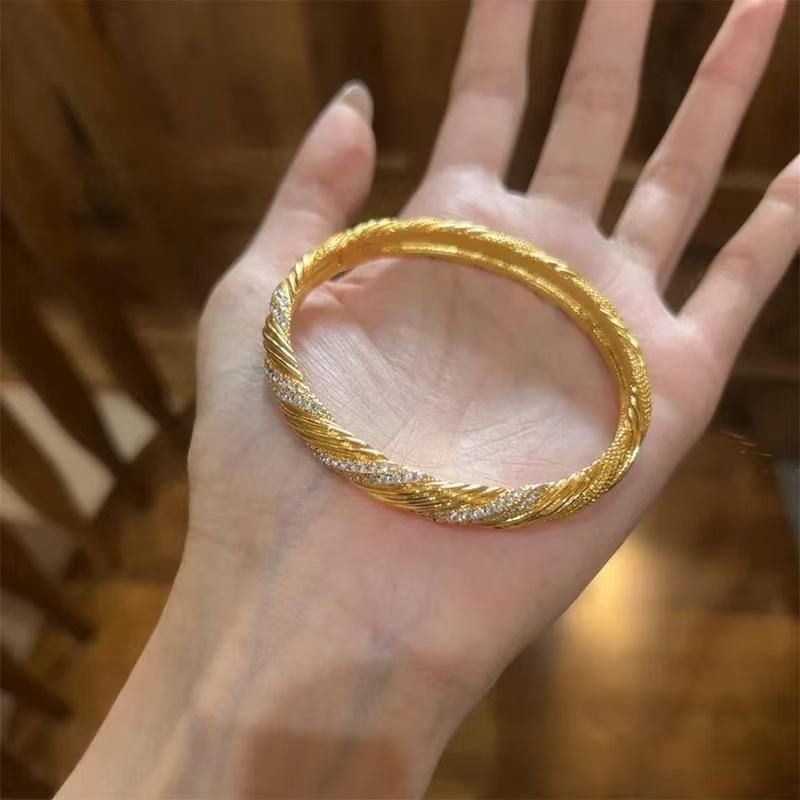 Retro Light Luxury Diamond-Studded Starry Sky Bangle Bracelet