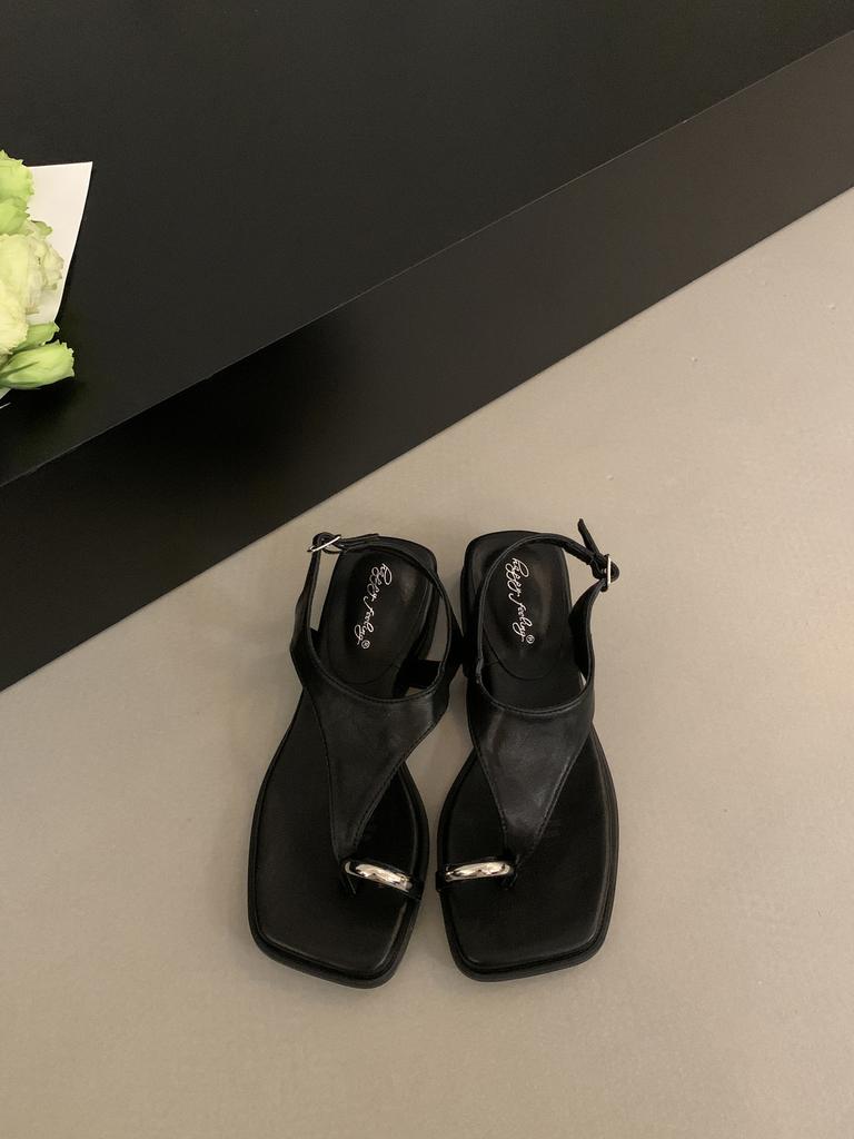 French Retro One-word Buckle with Wedge Heel Cover Toe Sandals Women's 2025 Summer New with Skirt Toe Roman Sandals