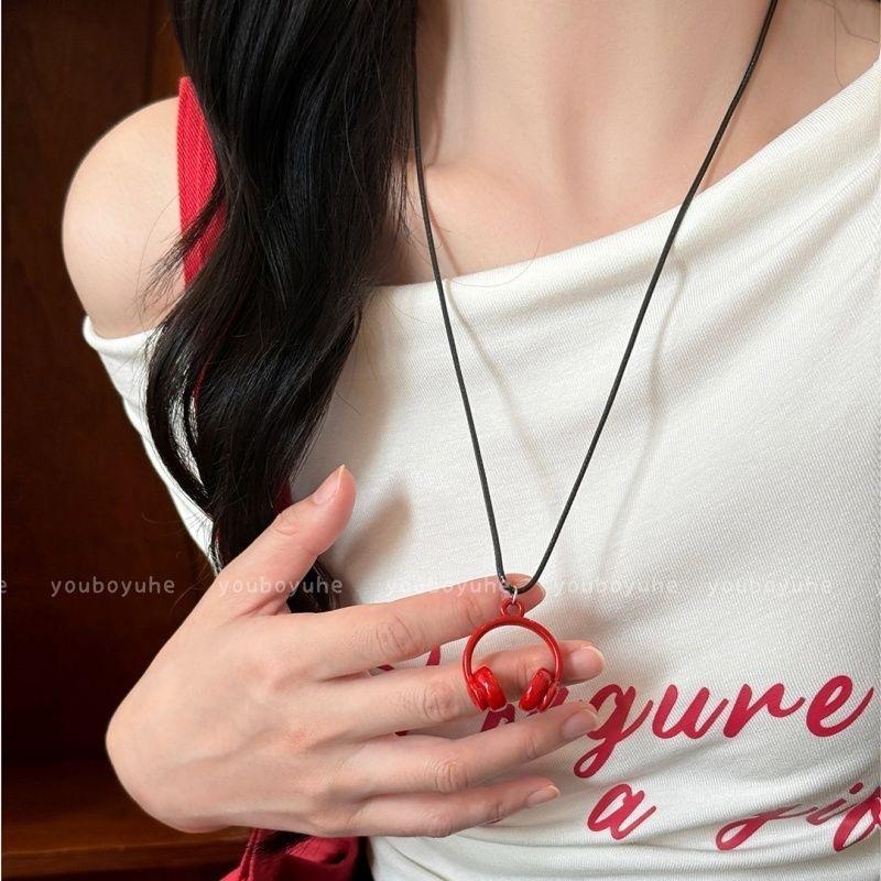 Simple Dripping Oil Headphone Pendant Necklace Niche Design Versatile Casual Sweater Chain Jewelry