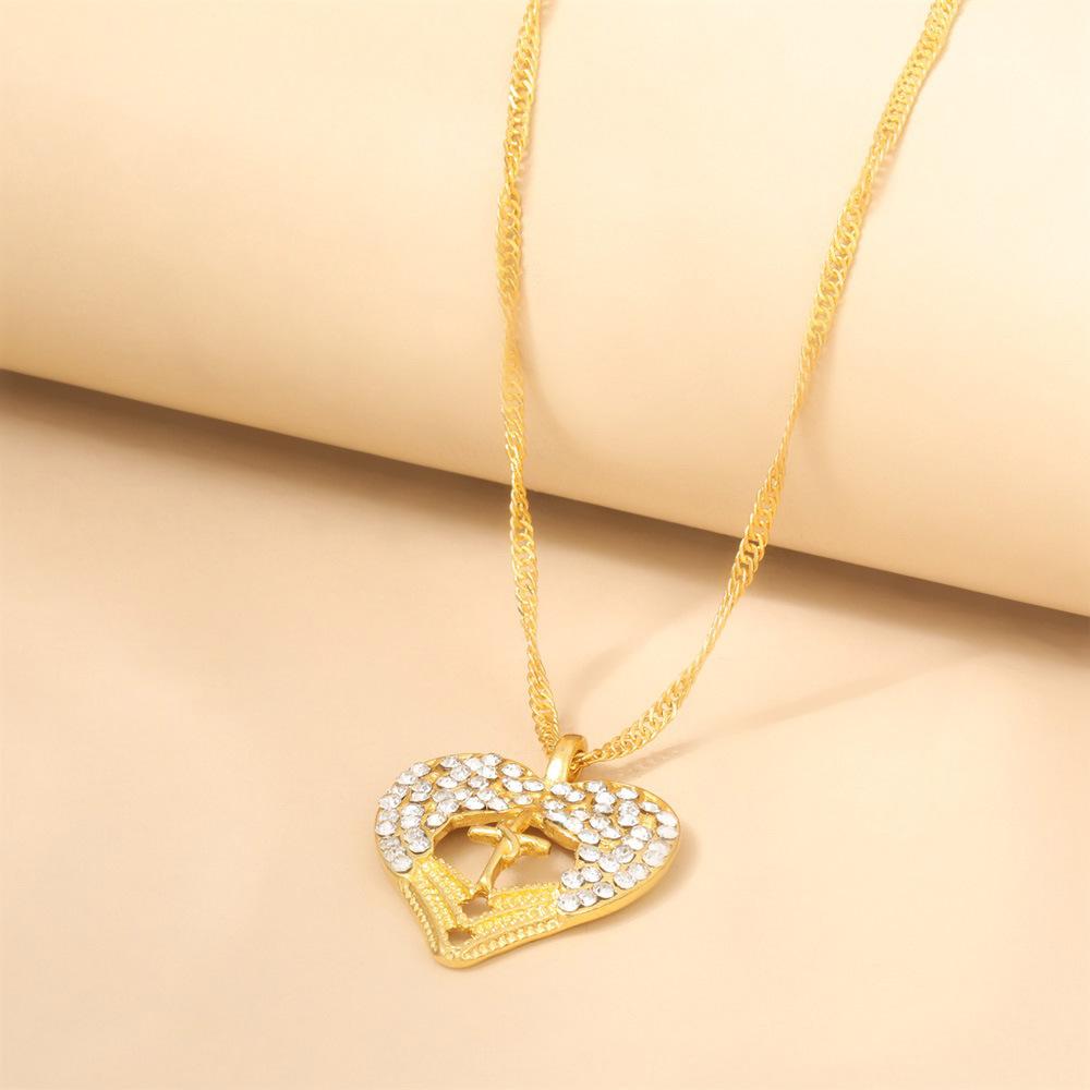 Personalized Necklace, Fashionable Gold Love Point Diamond Pendant Necklace Decoration