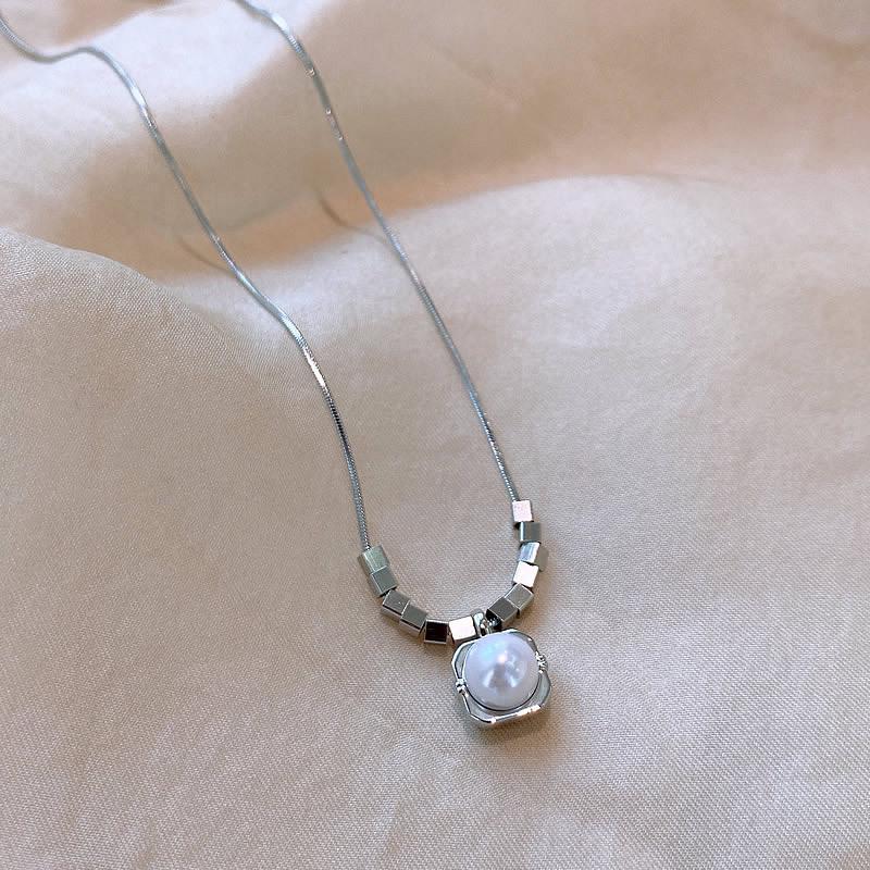 Minimalist Pearl Square Necklace - Light Luxury, Unique Cool Style for Women