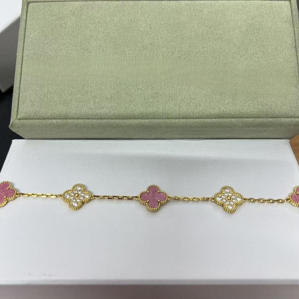 Vierblättriges Klee- und Fünfblüten-Armband mit rotem Achaten - Ein Geschenk für deine Freundin