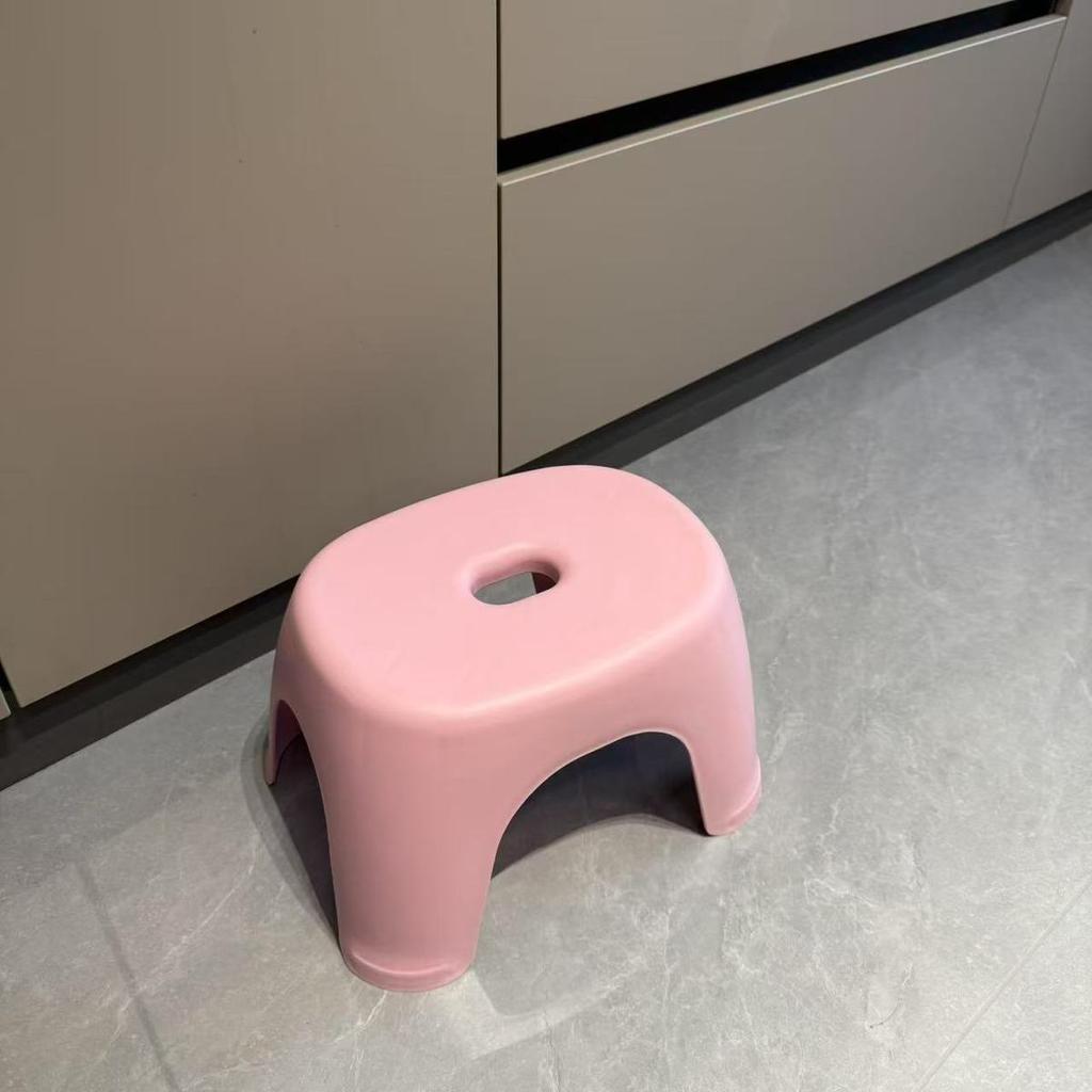 Sgabello basso robusto in plastica spessa per uso domestico, sgabello impilabile resistente per bambini, sgabello poggiapiedi per doccia da bagno, WC, cambio scarpe