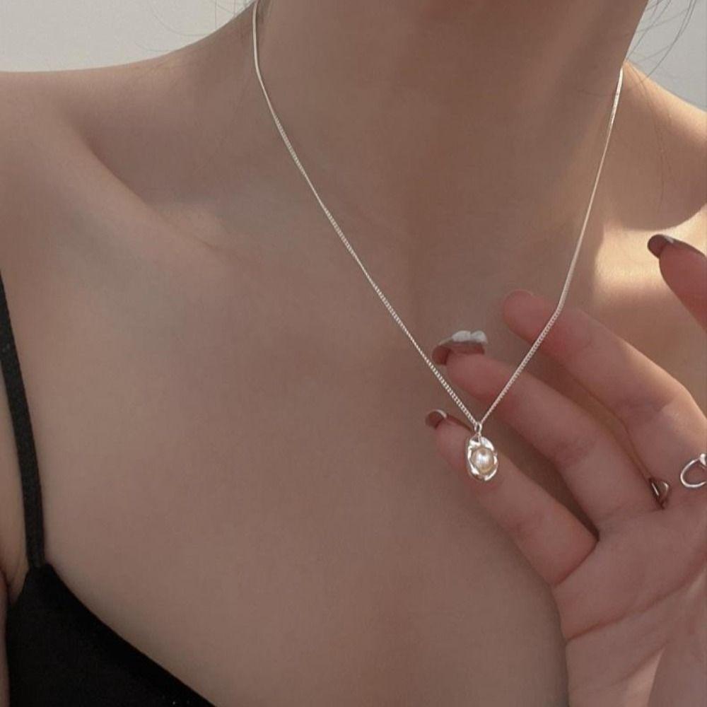 Vintage Women Clavicle Necklace Korean Style Pendant Zinc Zinc Alloy Pearl Necklace Irregular Shell Jewelry