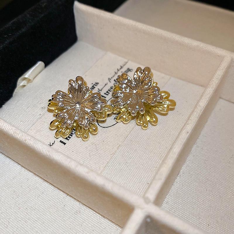 

Metallic Floral Sterling Silver Stud Earrings: Fashionable, Simple, High-End for Women