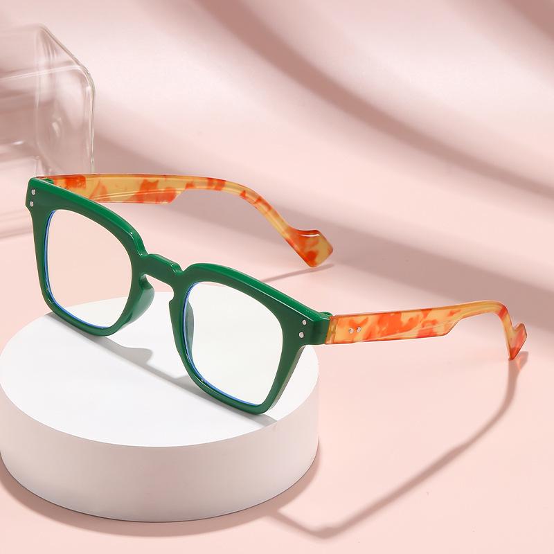 Hong Kong Style Retro Small Square Anti-Blue Light Reading Glasses - Versatile and Fashionable Presbyopia Eyewear.