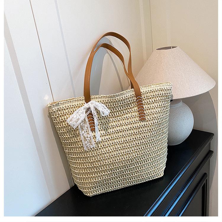 Simple and large-capacity straw bag women's new versatile commuter shoulder bag woven tote bag