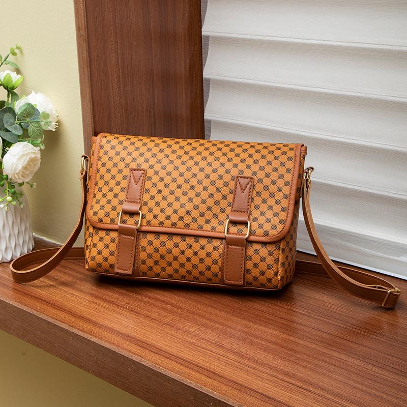 

Women s bag, new fashionable and simple shoulder bag, polka dot printed messenger bag, one piece. коричневый