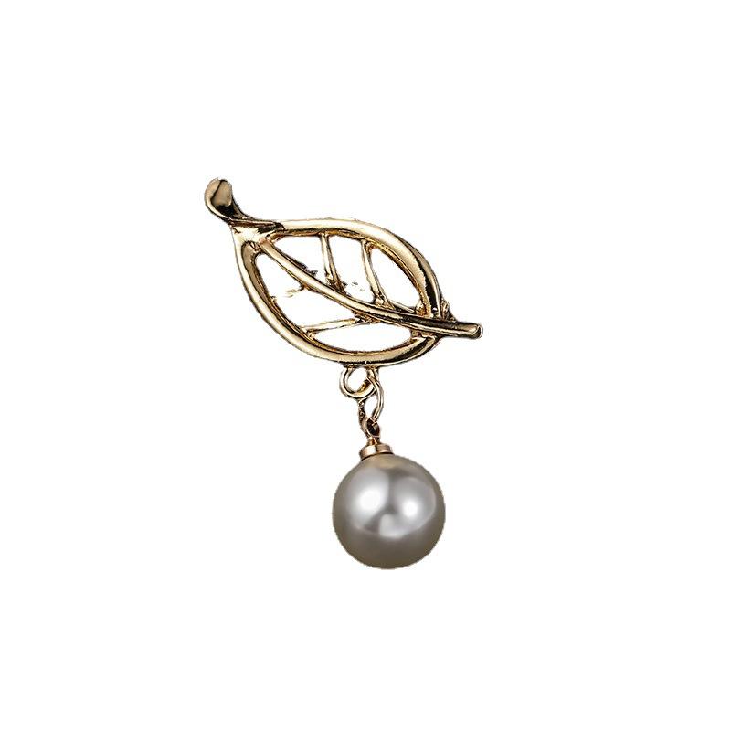 Anti-glare Brooch for Women High-end and Elegant V-neck Anti-glare Brooch Simple Brooch Clothing Decoration