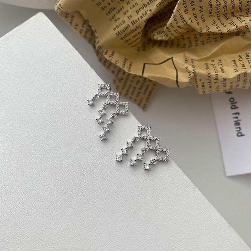 Korean Style Zircon Geometric Stud Earrings: Retro Rhombus Tassel Design for Women - Elegant and Trendy Ear Jewelry