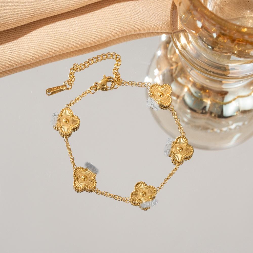 Vierblättriges Kleeblatt Armband Ein leichter Luxus und hochwertiges Damen Schmuck Accessoire Ein modisches Armreif für Damen