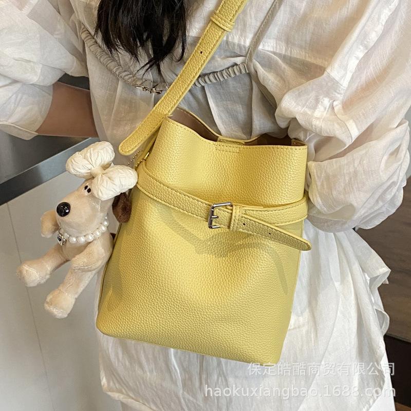 Large-capacity bags women's simple and versatile 2025 new casual shoulder armpit bags women's popular bucket bags this year