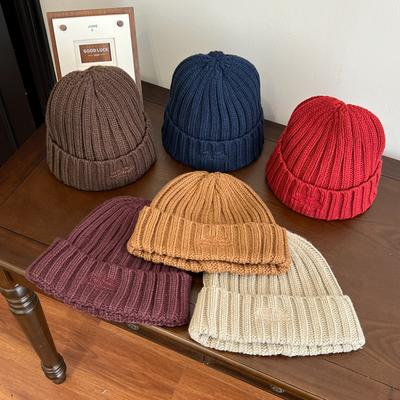 Gestrickte Mütze mit Stickerei für Damen, Herbst und Winter, Warme Wollmütze, Ohne den Kopf zu binden und ein kleines Gesicht zu zeigen, Kalte Mütze für Herren