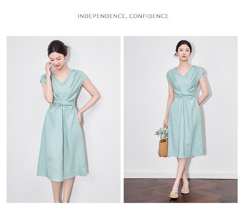 Leichter Luxus Französisches Schlankheitskleid mit unregelmäßiger Raffung und Taillenbindung - Damen Sommermode