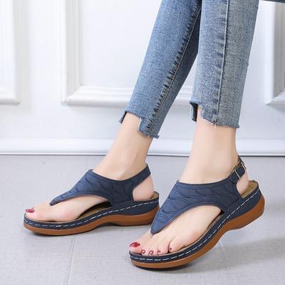 Nieuwe Dames Sandalen Zomer Mode Effen Kleur Sleehakken Teenslippers Dames Clip Teen Schoenen Platform Comfortabele Casual Vrouwelijke Strand Schoenen