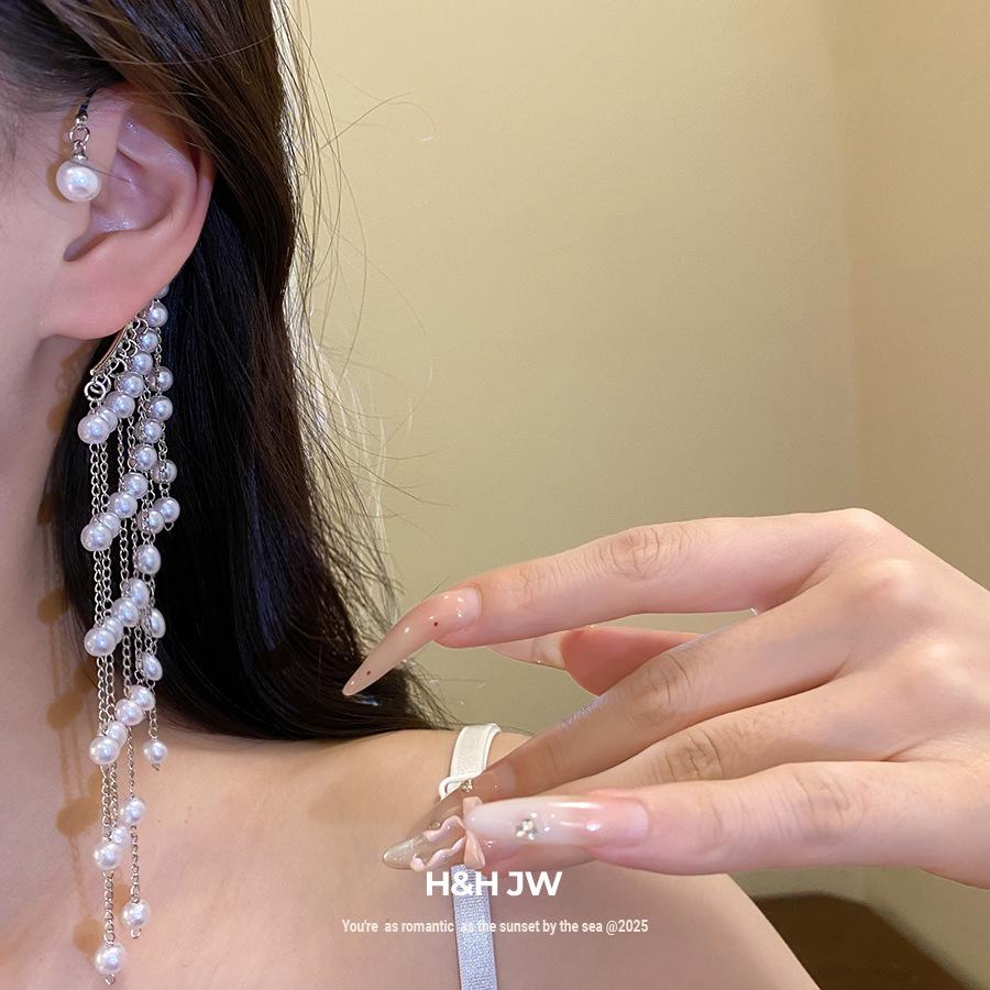 Pearl tassel ear hanging European and American retro personality fashion exquisite earrings light luxury high sense earrings design sense