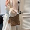 Damska Plażowa Tkana Słomkowa Torba na Ramię Listonoszka z Frędzlem Boho Ażurowa Szydełkowa Torba Crossbody Kopertówka