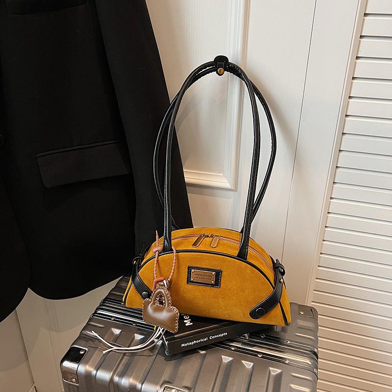 This year's popular Boston bag women's large-capacity 2025 new autumn and winter retro shoulder underarm commuter pillow bag