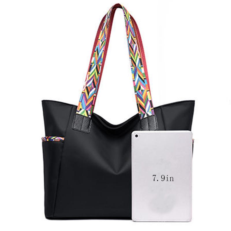 Neutral Style Bags Are Suitable for Daily Commuting and Going to Work They Come in Single-Shoulder and Hand-Held Styles.