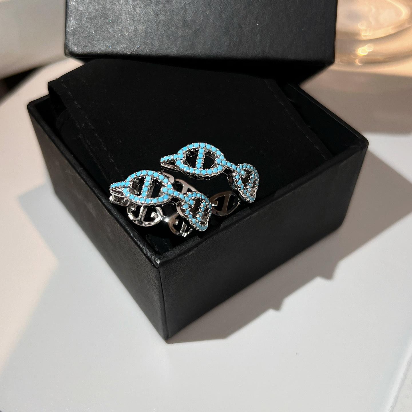 

Европейские и американские серьги-гвоздики в форме свиного пятачка, инкрустированные бриллиантами, женские универсальные серьги для повседневной носки, серьги, дизайнерский смысл, нишевые