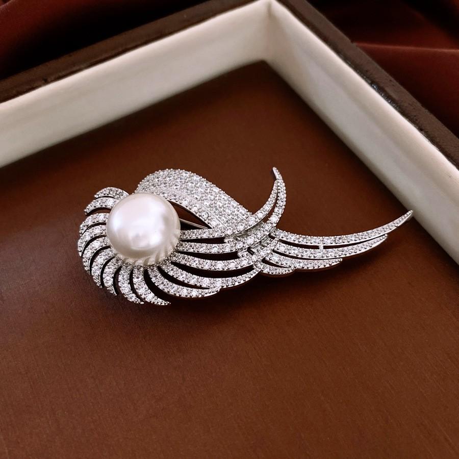 Średniowieczna Vintage Broszka z Kontrastującą Pszczołą Inkrustowana Diamentami Retro Lekki Luksus High-endowa Korsaż Wykwintne Wszechstronne Dodatki Kobiety